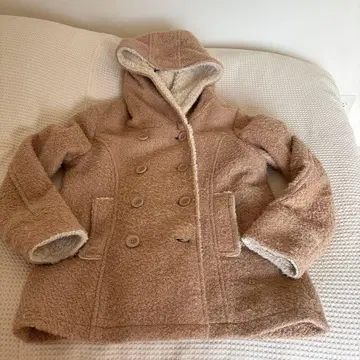 후드 부착 베이지 보아 코트