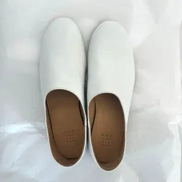 새상품 que shoes 플레인 화이트 M