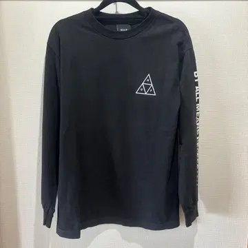 심플한 긴팔 티셔츠 HUF