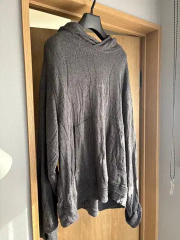 SERAPIS 다크 그레이 후드 부착 후드티