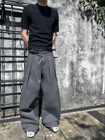 SLIDE BUCKLE'S GREY PLEATED SLACKS