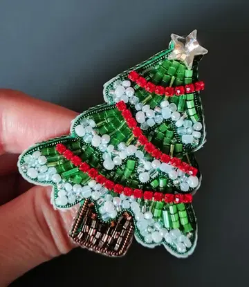핸드메이드 비즈 자수 브로치 - 눈 쌓인 Xmas 트리