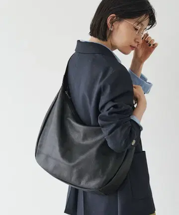 러셋 소프트 가죽 라운드 숄더백