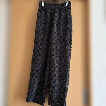 텍스처 마감 블랙 팬츠 F 사이즈