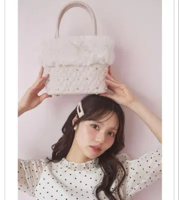 3WAY 숄더 스트랩 포함 펄 비쥬 장식 퍼 x 하트 퀼팅 백