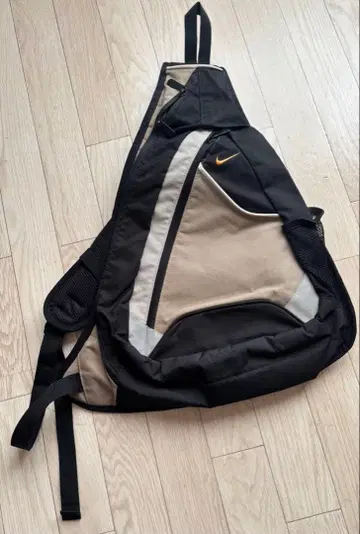 00s NIKE 테크 원 숄더 슬링백 브라운