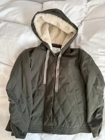 [ Ketty Cherie ] 카키색 퀼팅 블루종 후드 부착