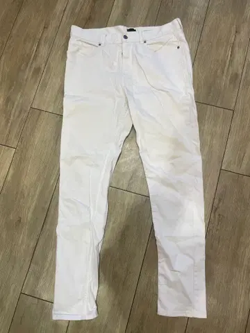 스키니 핏 화이트 데님 팬츠