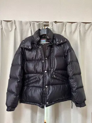 블랙 다운 자켓 캠프 세븐