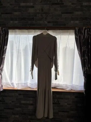 그레이 니트 플레어 슬리브 원피스