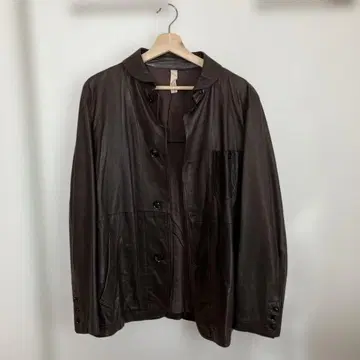 다크 브라운 가죽 자켓