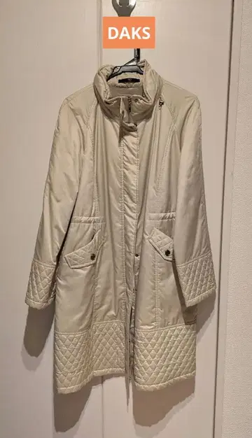 DAKS 아이보리 퀼팅 롱 코트