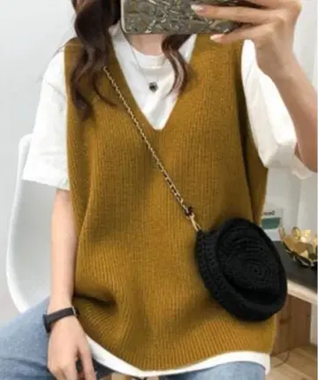 머스타드 V넥 니트 베스트