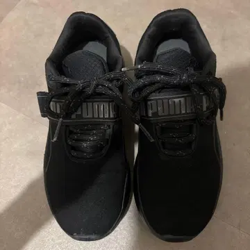 PUMA 블랙 통굽 스니커즈 23.5cm