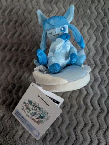 필드가 있는 마스코트 OTENKI TEAM 눈 속에 숨은 그레이시아