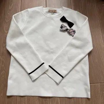 리본 포함 화이트 상의 마리엘 카세트