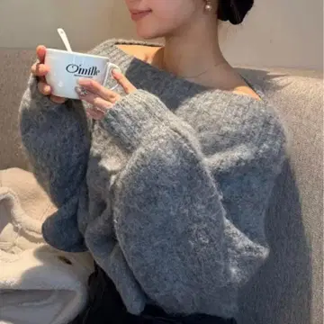 오프숄더 샤기 니트