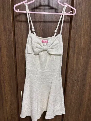 MARS Sugar Gloss 아이보리 리본 포함 슬리브리스 미니 원피스