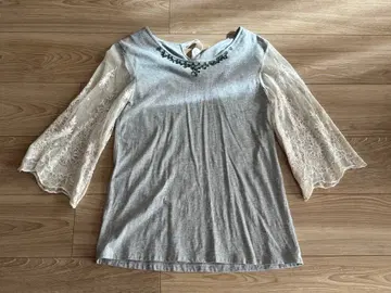 [ 로라 애슐리 ] 레이스 플레어 슬리브의 상의