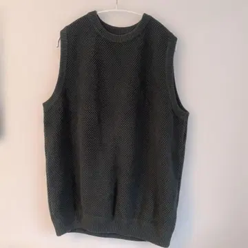 크레푸스큘 다크 그레이 슬리브리스 니트 베스트