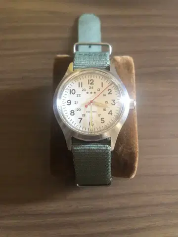 우주형제 뭇타와 세리카의 손목시계 복각판