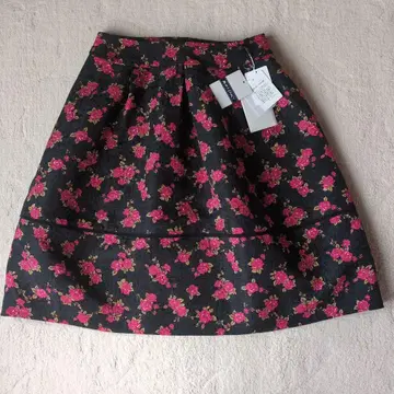 [ 미사용품 ] 엠즈 그레이시 새상품급 플레어 스커트 택 포함