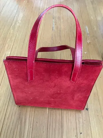 빨간색 스웨이드 핸드백