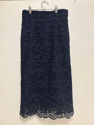 EMMEL REFINES 네이비 레이스 타이트 스커트