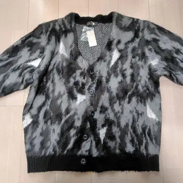 [ 미사용 새상품 ] 나노 유니버스 아트 패턴 가디건 L