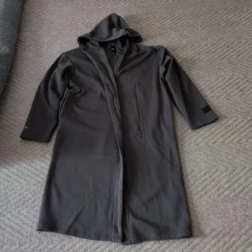 후드 부착 그레이 롱 코트