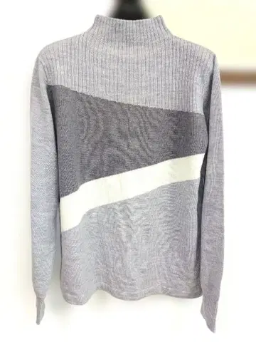 그레이 계열 보틀넥 니트 M-L