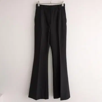 CLANE 핏 플레어 센터 프레스 팬츠 마츠모토 에나 착용