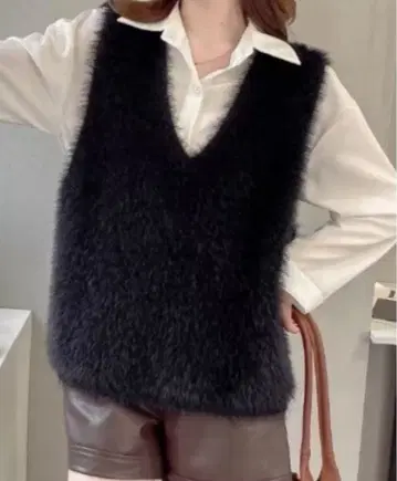 V넥 니트 베스트 블랙