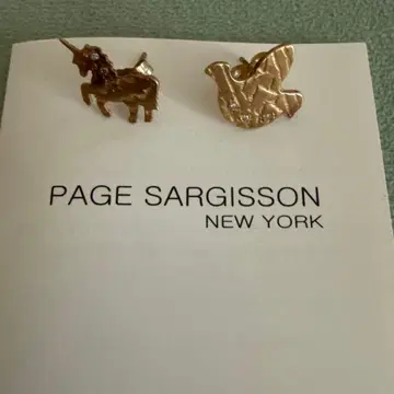 PAGE SARGISSON 유니콘과 새 귀걸이