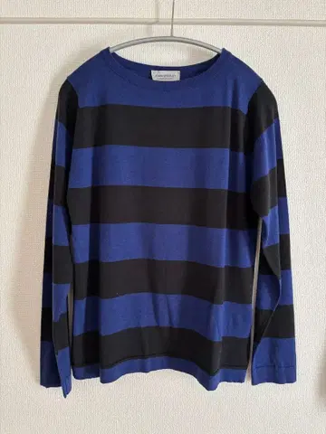 JOHN SMEDLEY 파랑과 블랙 스트라이프 T셔츠 S