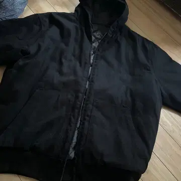 후드 부착 블랙 점퍼