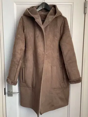 ZARA 후드 부착 베이지 무스탕 코트 M