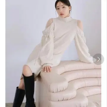 SNIDEL 스나이델 시스루 숄더 미니 니트 원피스 아이보리