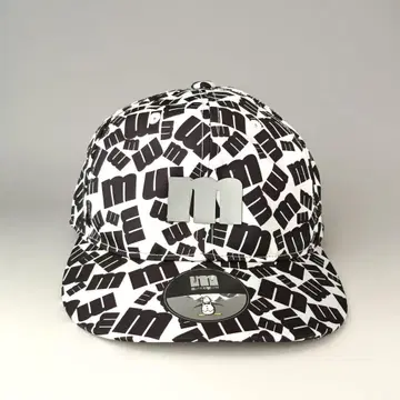 먼싱웨어 모노그램 플랫 브림 캡 화이트