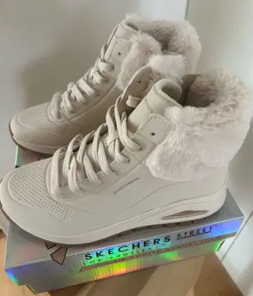 SKECHERS STREET 퍼 부츠 26.0cm