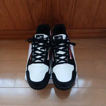 PUMA 스니커즈 화이트 블랙 레드