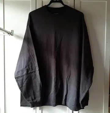 다크 그레이 L 사이즈 긴팔 티셔츠