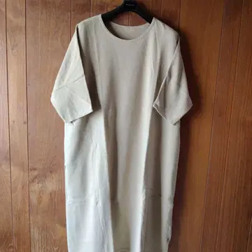 베이지 라운드넥 롱 원피스