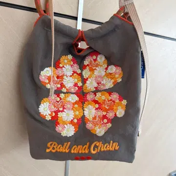 Ball and Chain 꽃무늬 숄더백 Lucky Clover