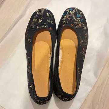 블랙 꽃무늬 자수 플랫슈즈