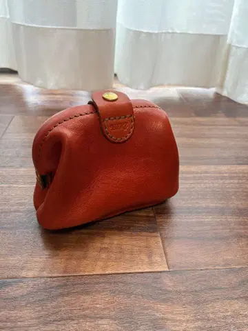 HERZ 가죽 구형 파우치 빨간색