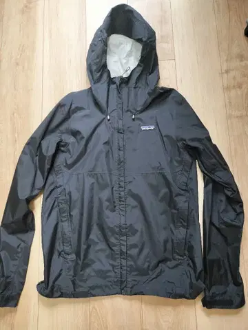 patagonia 블랙 후드 부착 나일론 자켓