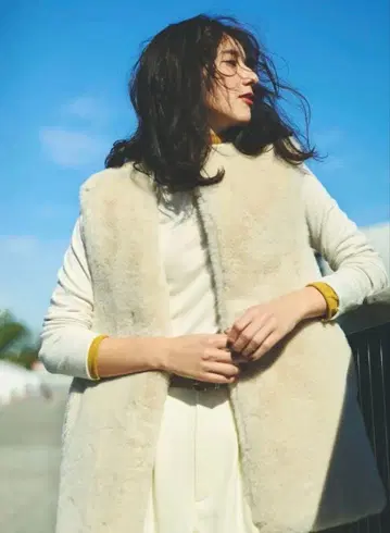 UNFILO 에코 퍼 베스트 베이지