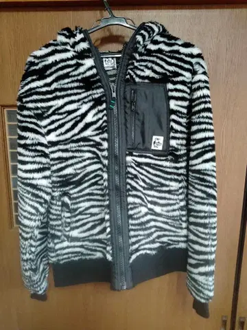 CHUMS 제브라 패턴 플리스 자켓 M