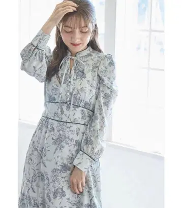 tocco closet 리본 부착 스탠드 칼라 클래시컬 플라워 원피스